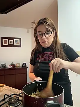 AliceMtz online show from 04-17-26, 06:55