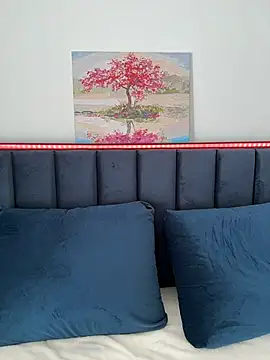 Mira Luna online show from 04-24-26, 05:32