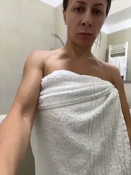Mira Luna online show from 05-29-26, 08:12