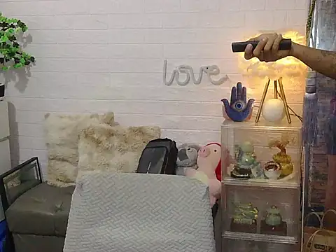 marlonmoreno01 online show from 04-18-26, 04:22