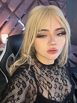 Snapshot of lya_nekko_ chatting on 06-21-26, 04:37 lya nekko online show from 06-21-26, 04:37