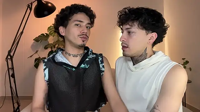 Snapshot of Noah_and_Steven chatting on 05-18-26, 02:07 Noah and Steven online show from 05-18-26, 02:07