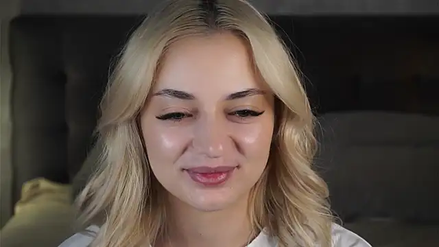 AliceThorne online show from 04-19-26, 05:23