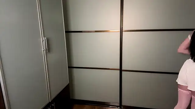 peachlunne online show from 04-19-26, 06:10