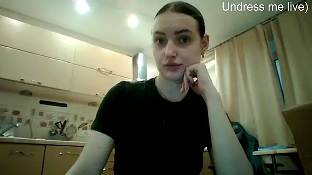 Lisanta online show from 05-20-26, 04:13