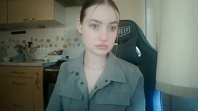 Snapshot of Lisanta chatting on 06-21-26, 03:03 Lisanta online show from 06-21-26, 03:03