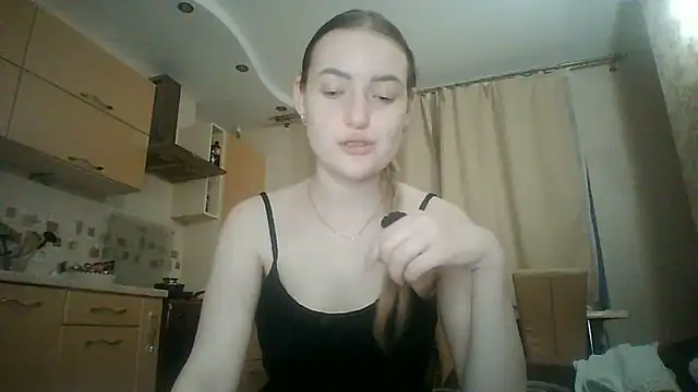 Snapshot of Lisanta chatting on 06-26-26, 06:12 Lisanta online show from 06-26-26, 06:12