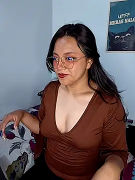 Snapshot of _Juno chatting on 05-30-26, 04:04 Juno online show from 05-30-26, 04:04