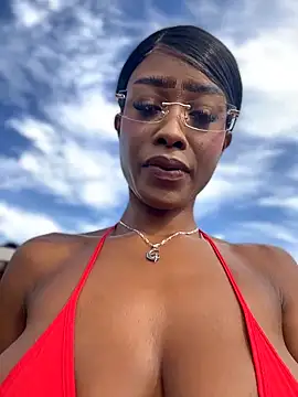 CocoaLuxeXXX online show from 06-18-26, 01:15