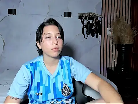 Snapshot of CloeAndKalifa chatting on 07-17-26, 05:25 CloeAndKalifa online show from 07-17-26, 05:25