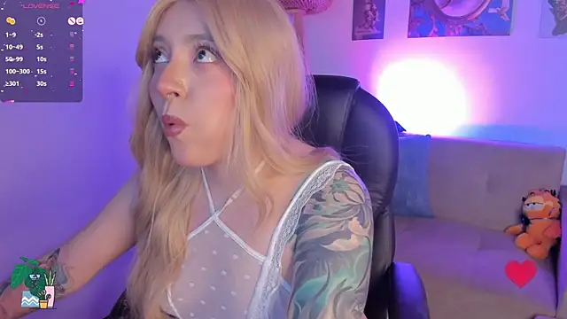 SpicyVainillaa  online show from 04-28-26, 02:27