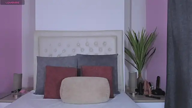 Snapshot of Sofia_pamela_ chatting on 07-15-26, 07:41 Sofia pamela online show from 07-15-26, 07:41