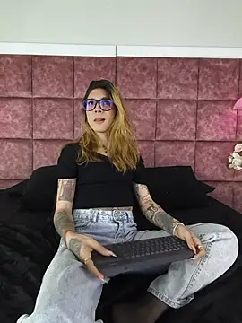 Snapshot of JessieGarvet19 chatting on 07-17-26, 04:30 JessieGarvet19 online show from 07-17-26, 04:30