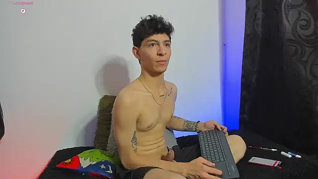  IanLark online show from 05-10-26, 06:46
