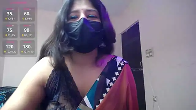 Snapshot of -Queenie chatting on 05-28-26, 07:00 -Queenie online show from 05-28-26, 07:00