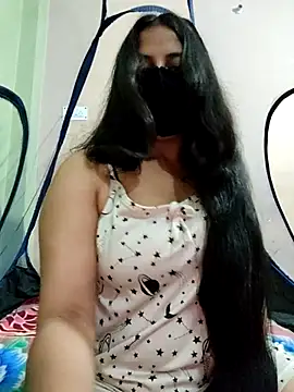 Snapshot of Priya_9945 chatting on 05-10-26, 05:40 Priya 9945 online show from 05-10-26, 05:40