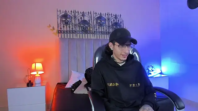 Vergil Noir  online show from 05-19-26, 04:08