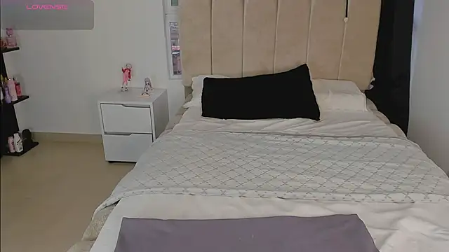 melanyangel99 online show from 05-20-26, 10:49