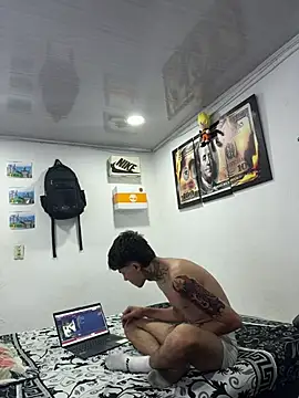 Jackdaniel001  online show from 06-01-26, 04:47