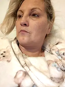 Divineblond online show from 12-19-25, 09:00