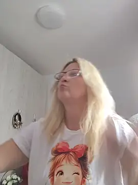 Divineblond online show from 03-29-26, 11:54