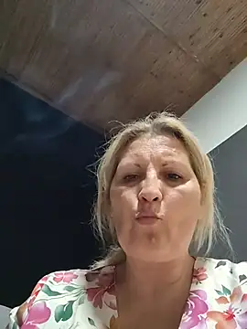 Divineblond online show from 04-17-26, 06:22