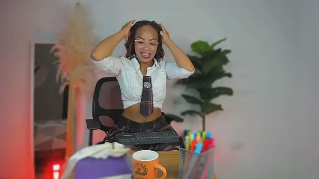 Lynncute online show from 06-06-26, 04:06