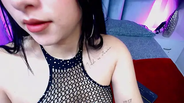 Snapshot of EmmyCastillo chatting on 07-07-26, 02:10 EmmyCastillo online show from 07-07-26, 02:10