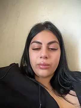 Snapshot of LilyLovell chatting on 04-28-26, 11:37 LilyLovell online show from 04-28-26, 11:37