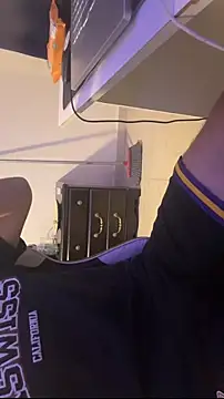 AleJmnz03 online show from 04-24-26, 04:15