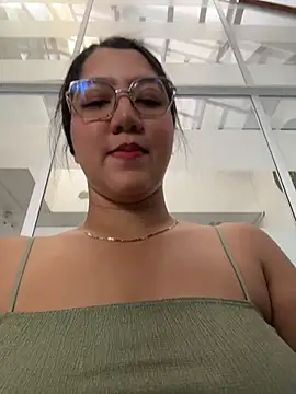 Chloe Thomsoon  online show from 06-02-26, 08:00