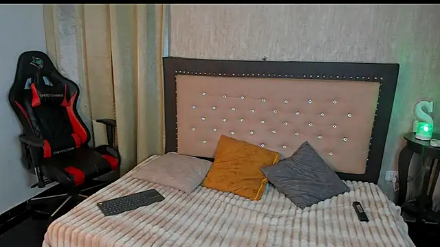 Zoedeleon online show from 06-24-26, 07:24
