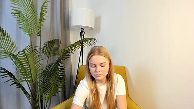 LavonaMadlem online show from 05-13-26, 10:34