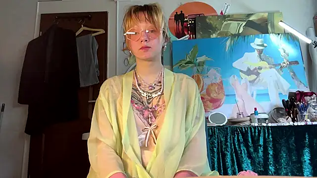 sarawhisperr online show from 05-03-26, 12:33