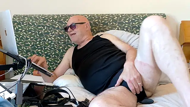 Snapshot of KinkCentral chatting on 06-10-26, 06:40 KinkCentral online show from 06-10-26, 06:40