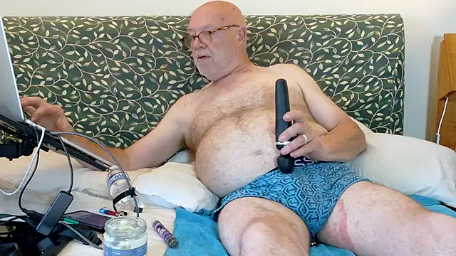 Snapshot of KinkCentral chatting on 06-23-26, 08:29 KinkCentral online show from 06-23-26, 08:29
