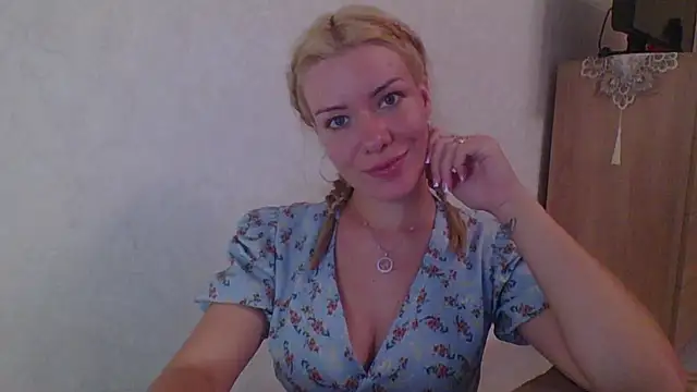 Softy Aura  online show from 08-06-26, 07:49