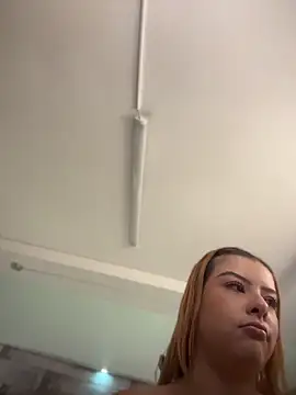 SweettVal  online show from 06-19-26, 04:00