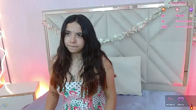 Snapshot of Karla_tay1 chatting on 05-24-26, 11:48 Karla tay1 online show from 05-24-26, 11:48