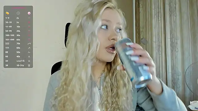 Snapshot of MidnightPoise chatting on 06-14-26, 05:20 MidnightPoise online show from 06-14-26, 05:20