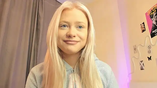 Snapshot of MidnightPoise chatting on 06-25-26, 05:07 MidnightPoise online show from 06-25-26, 05:07
