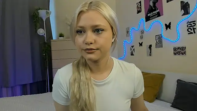 Snapshot of MidnightPoise chatting on 07-09-26, 05:11 MidnightPoise online show from 07-09-26, 05:11