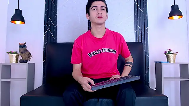 Snapshot of Feiccer_Castquer chatting on 05-14-26, 11:17 Feiccer Castquer online show from 05-14-26, 11:17