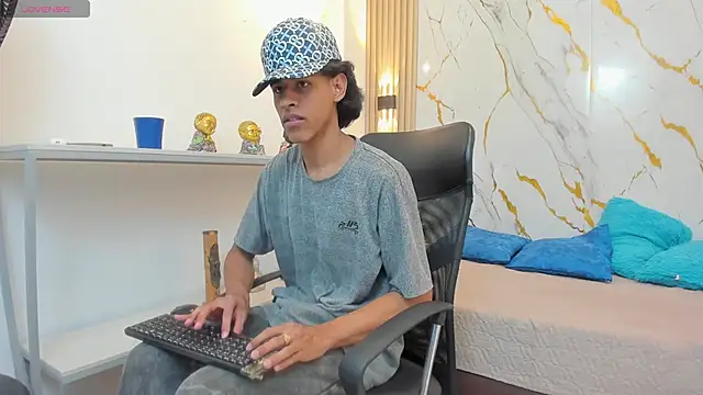 Snapshot of Zayn_Fox32 chatting on 05-31-26, 07:15 Zayn Fox32 online show from 05-31-26, 07:15