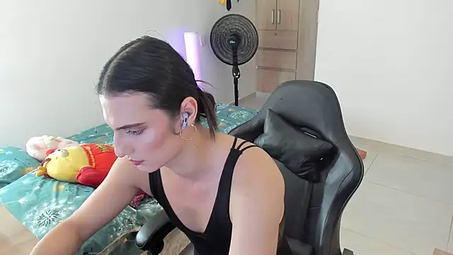  shantallskinny  online show from 06-03-26, 09:53