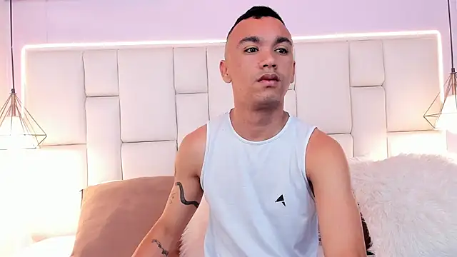 AndresSolorzano1 online show from 06-19-26, 05:34