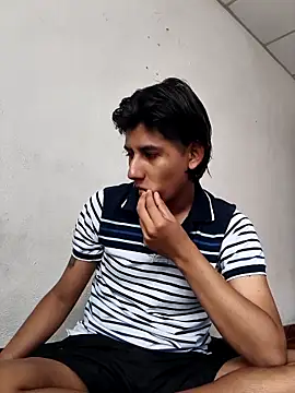 Snapshot of Ericef chatting on 05-01-26, 04:33 Ericef online show from 05-01-26, 04:33