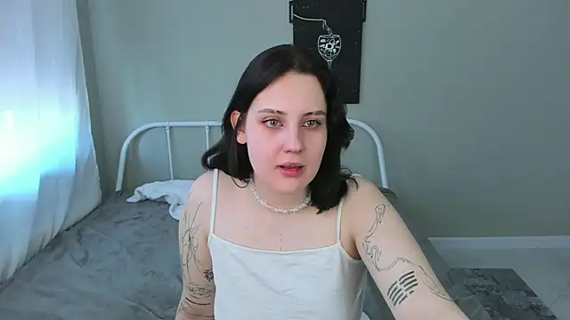 MollyKasaguno online show from 04-30-26, 06:09