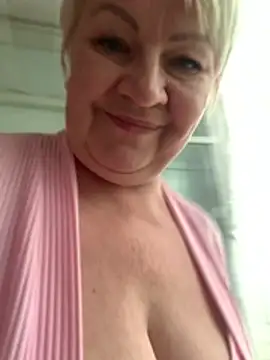 Snapshot of Laura_Miillf chatting on 05-04-26, 04:25 Laura Miillf online show from 05-04-26, 04:25