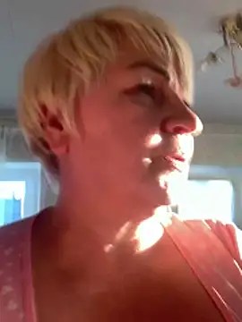 Snapshot of Laura_Miillf chatting on 05-20-26, 04:57 Laura Miillf online show from 05-20-26, 04:57